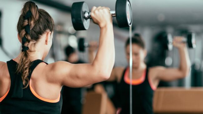 Ada Rodríguez, entrenadora personal: «Si quieres comenzar a ver los resultados de entrenar, lo ideal es hacer tres días de fuerza a la semana»