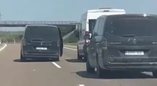 Dos detenidos por el acoso a una furgoneta con una bandera del Atlético de Madrid