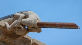 Polémica tras colocar tubos metálicos en las gárgolas del hotel más antiguo de España