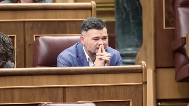 Rufián tacha de «racistas» a Vox y PP por acordar la prioridad nacional