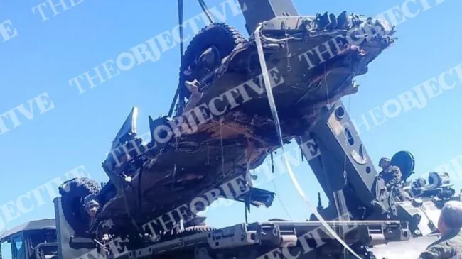 El Ejército destroza un vehículo militar en unas prácticas de vuelo: «Ha sido una buena hostia»