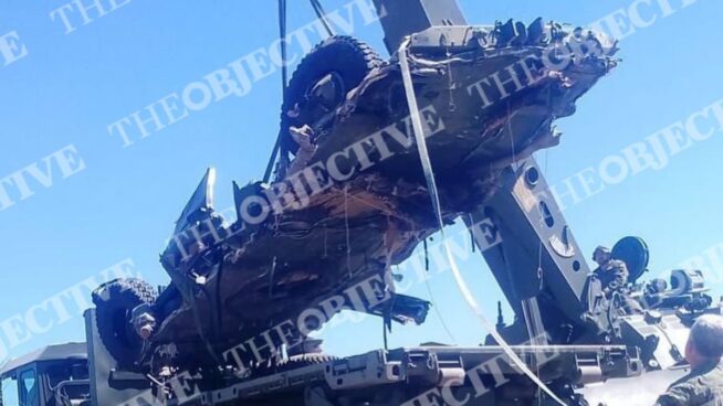 El Ejército destroza un vehículo militar en unas prácticas de vuelo: «Ha sido una buena hostia»