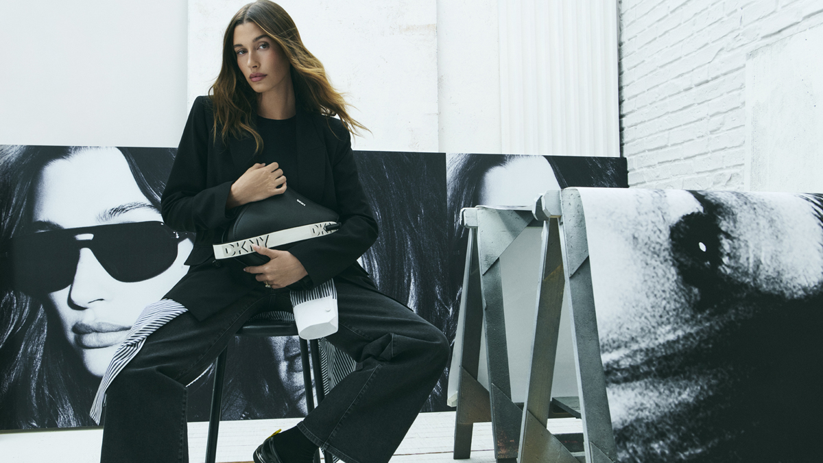 Hailey Bieber dicta sentencia: estas son las prendas y accesorios que vas a necesitar en primavera (y puedes encontrar todo en Zara)