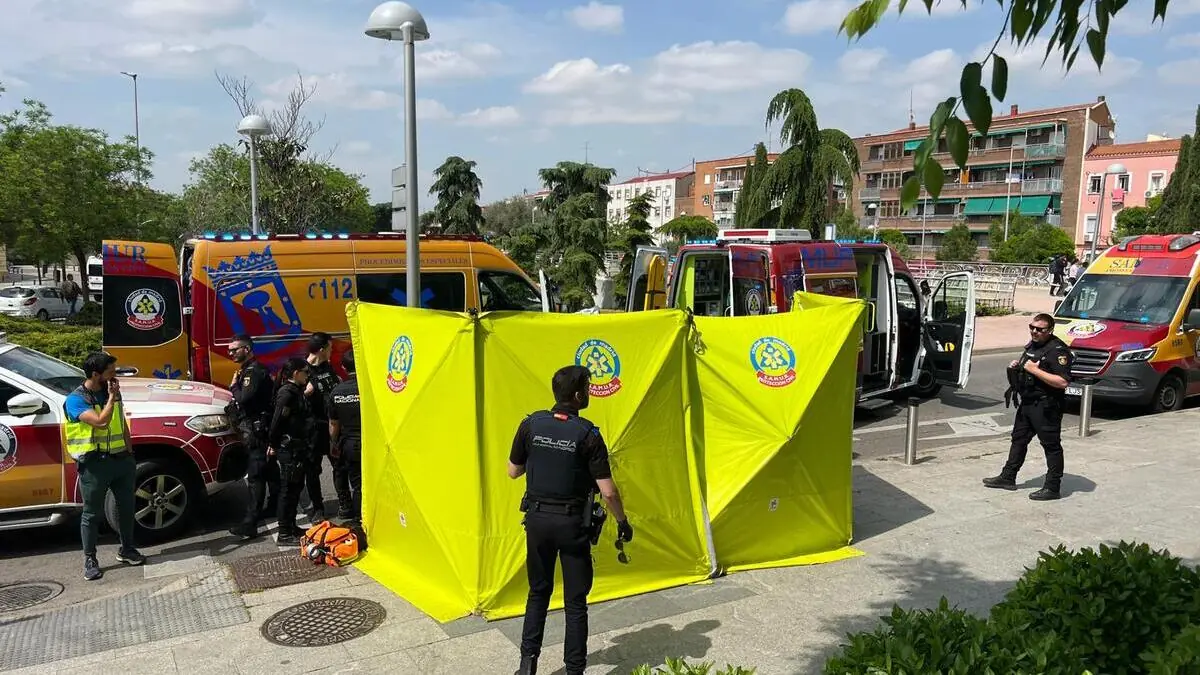 Muere un menor de 17 años apuñalado por otro joven desde un patinete en Entrevías (Madrid)