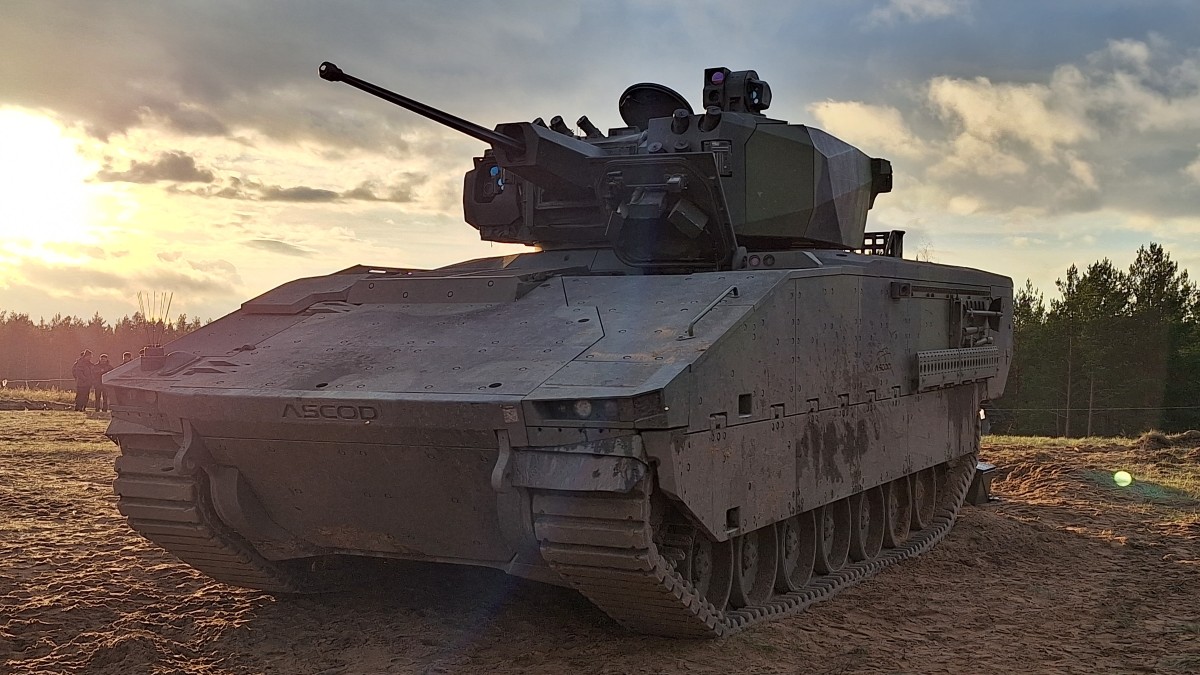 Santa Bárbara completa la fabricación de su primer vehículo blindado Hunter para Letonia