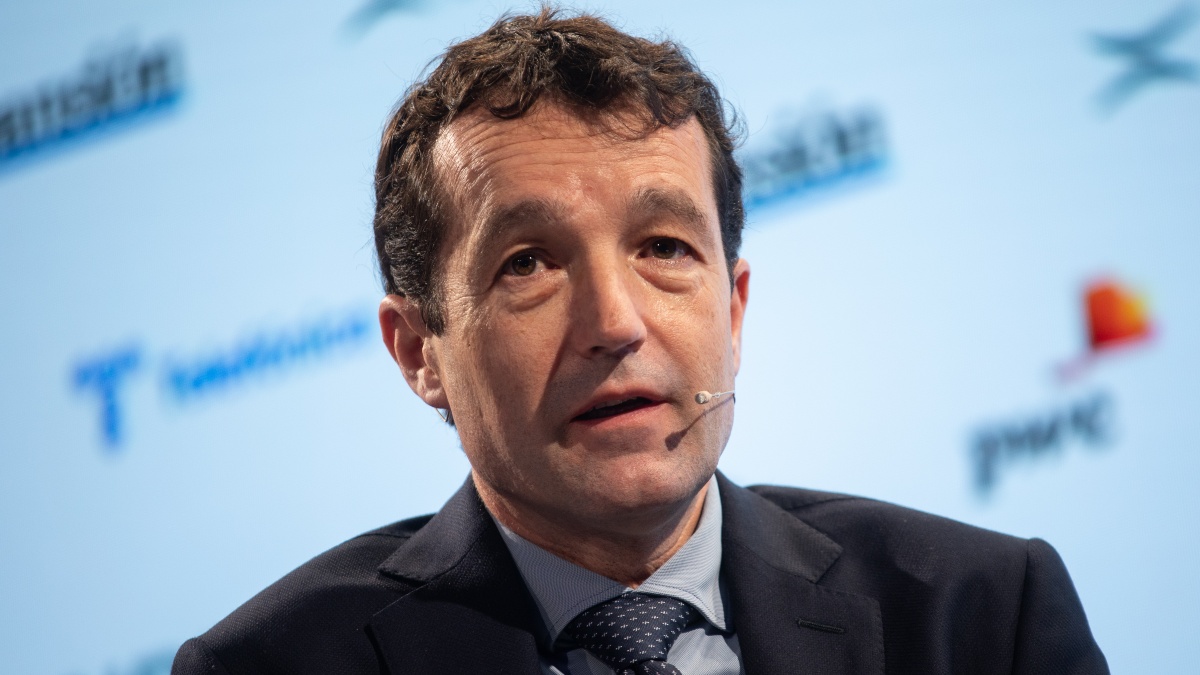 Indra remonta un 2% tras su caída en bolsa ante la posible dimisión de Escribano