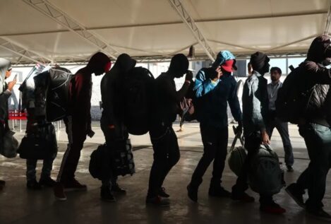 Chile inicia las deportaciones masivas de inmigrantes irregulares con vuelos militares