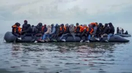 Reino Unido pagará a 200 agentes franceses para vigilar los cruces en el canal de la Mancha