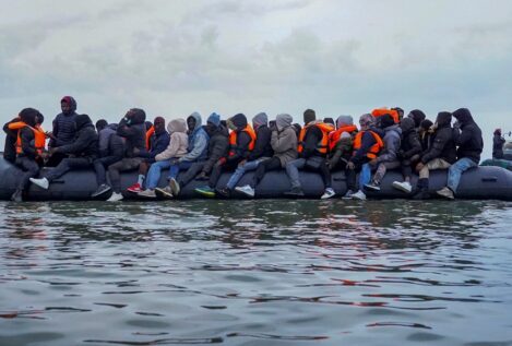 Reino Unido pagará a 200 agentes franceses para vigilar los cruces en el canal de la Mancha