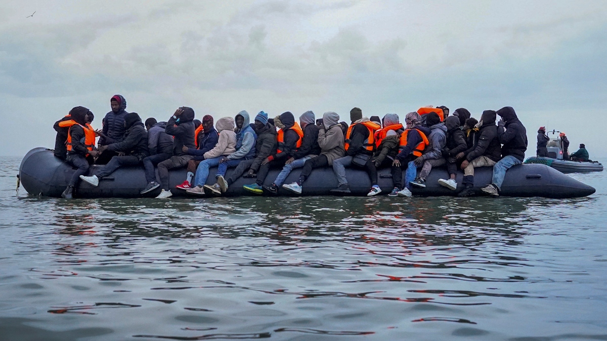 Reino Unido pagará a 200 agentes franceses para vigilar los cruces en el canal de la Mancha