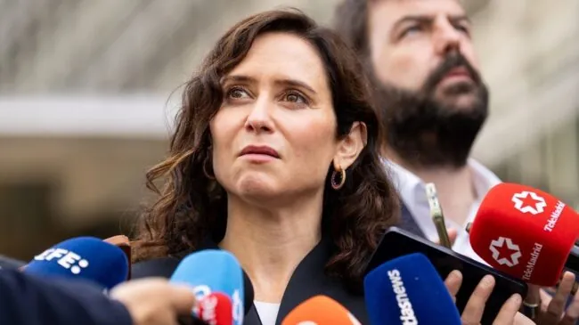 Ayuso cree que algunos requisitos del pacto entre PP y Vox en Extremadura «no son legales»