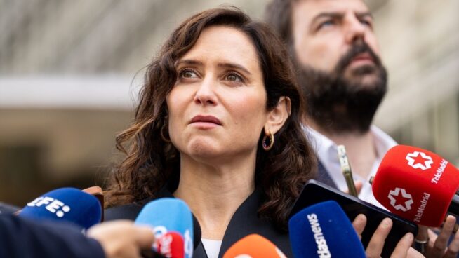 Ayuso cree que algunos requisitos del pacto entre PP y Vox en Extremadura «no son legales»