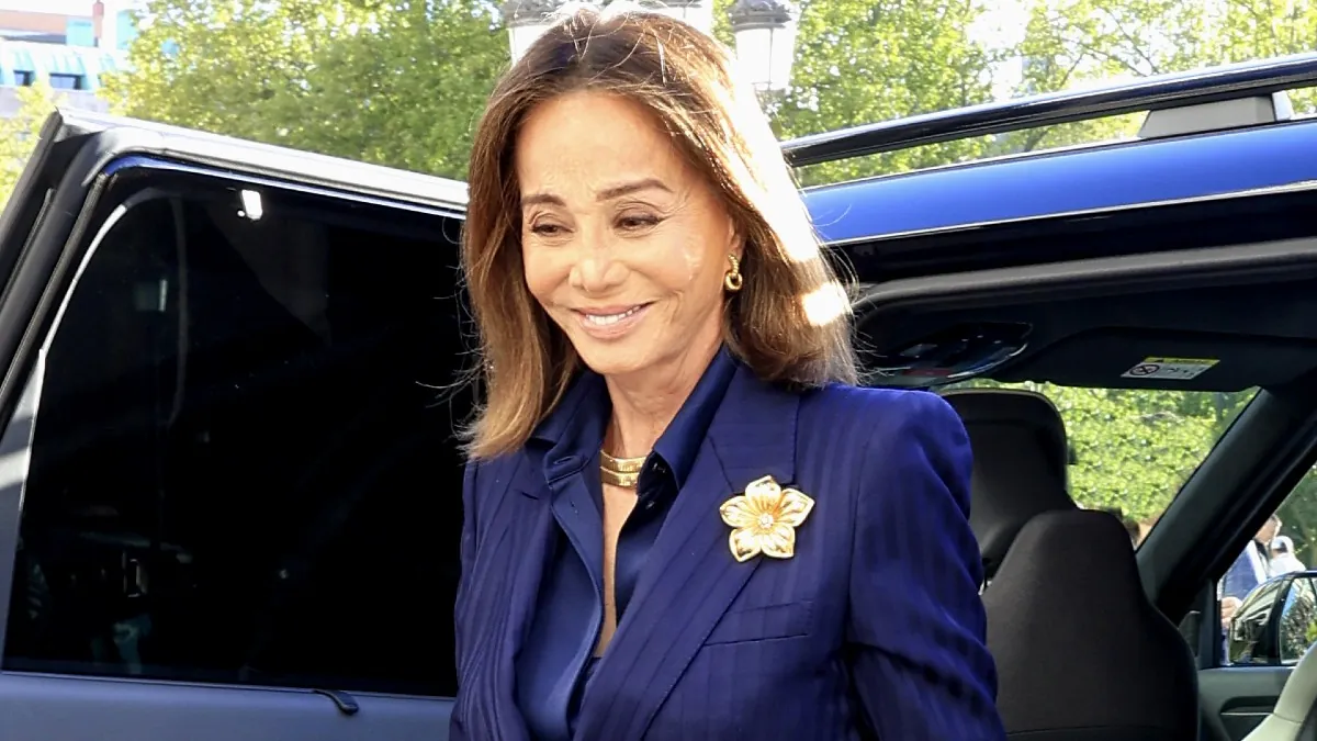 Isabel Preysler reaparece y habla (bien) de Vargas Llosa en el momento más controvertido