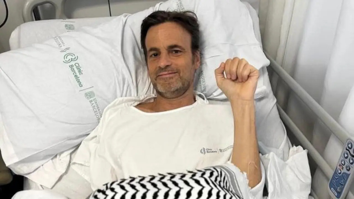 El eurodiputado Jaume Asens recibe el alta tras serle trasplantado un riñón de su madre