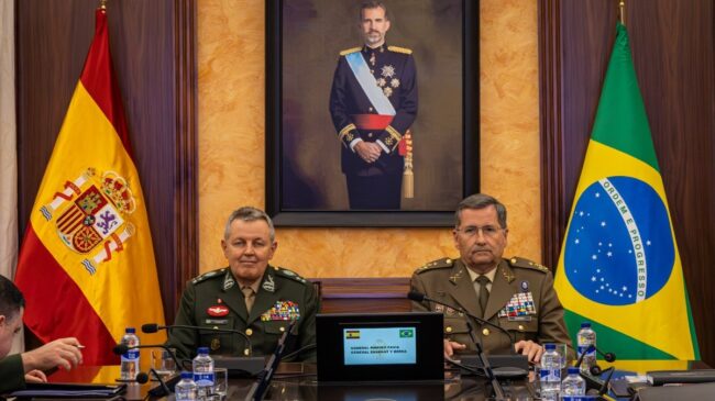 España refuerza lazos militares con Brasil tras la visita del jefe del Ejército