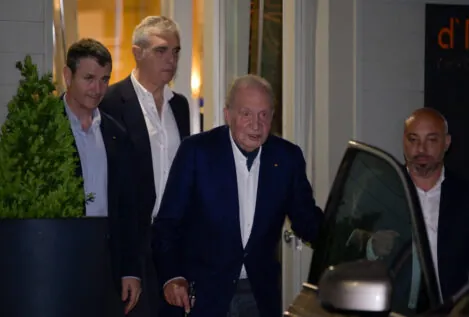 Juan Carlos I repite en D'Berto, su marisquería favorita de Pontevedra: «Su bogavante frito es, sencillamente, el mejor»