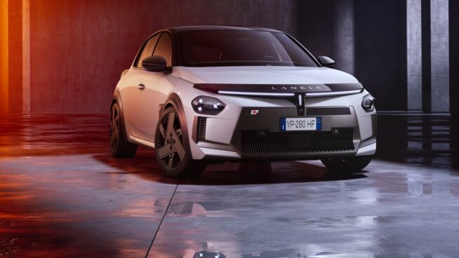 El Lancia Ypsilon HF es pequeño, eléctrico y alberga el carácter de su legado deportivo