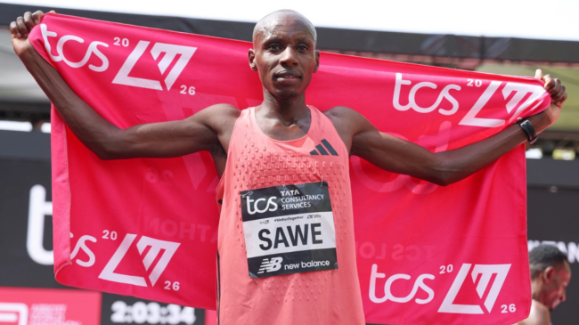 Sabastian Sawe hace historia y baja de las dos horas en la maratón de Londres