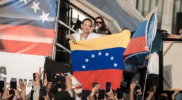 La Embajada de Venezuela pide disculpas por el «fuera la mona» de Carlos Baute en Sol