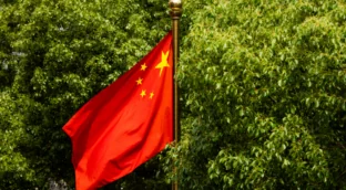 China aprovecha la regularización de Sánchez y crea una agencia de validación de documentos