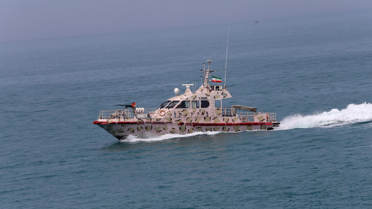 Reino Unido informa de disparos de la Guardia Revolucionaria a un petrolero cerca de Ormuz