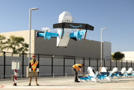 Amazon multiplica las entregas con drones en EEUU: en España las cosas van más despacio