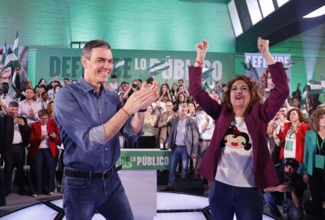 La militancia del PSOE en Córdoba se rinde a los pies de Montero: «Presidenta, presidenta»
