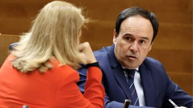 Llorca investigará el repostaje del coche oficial de Camps tras la denuncia de Compromís