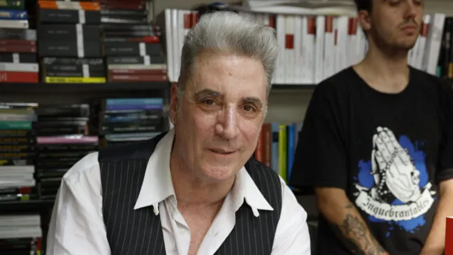 Loquillo, más allá del cantante: un bulto en el cuello que le paralizó, su hijo Cayo y la dura enfermedad de su mujer