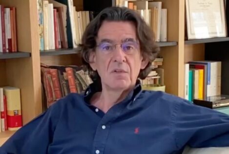 Luc Ferry (75), filósofo francés: «La búsqueda de felicidad en la modernidad pasa por encontrar sentido fuera de las antiguas estructuras religiosas»