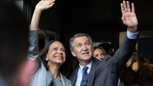 Feijóo, a Corina Machado: «España está con la libertad no con la dictadura en Barajas»