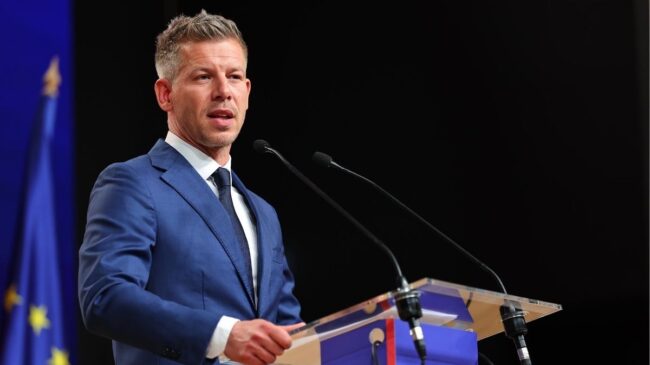 Magyar promete cerrar los informativos de medios públicos en Hungría