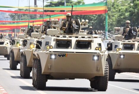 Grupos armados lanzan una ofensiva múltiple en la capital de Malí y otros puntos del país