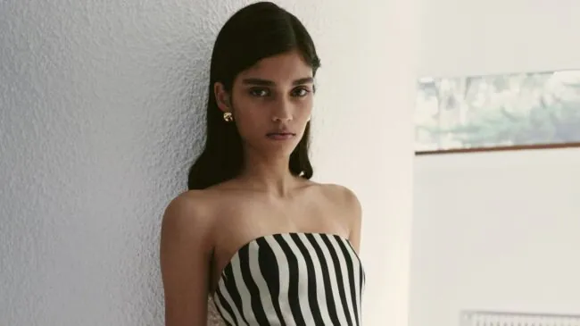 Mango y Primark tienen las cinco sandalias básicas de tendencia en primavera 2026 para llevarlas con vaqueros y camisa blanca