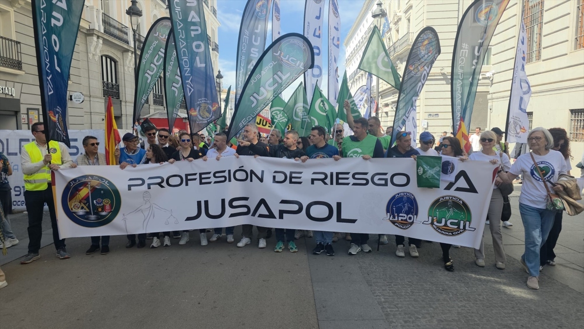 Policías y guardias civiles reivindican la equiparación salarial y la jubilación anticipada