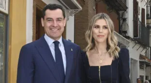Las tres razones indiscutibles por las que Manuela Villena es la mejor vestida de la Feria de Abril 