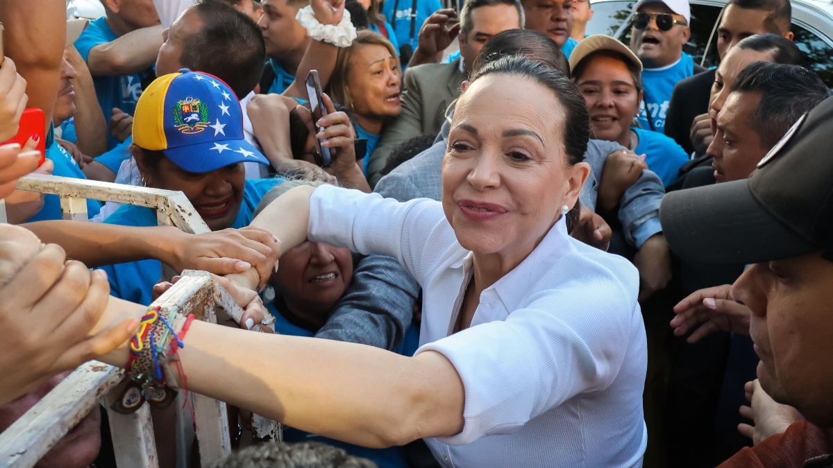 María Corina Machado imita a Milei en España: sin reuniones con el Rey ni con Sánchez
