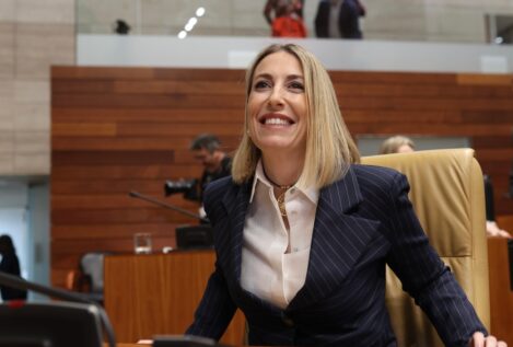 María Guardiola, investida presidenta de la Junta de Extremadura con el apoyo de Vox