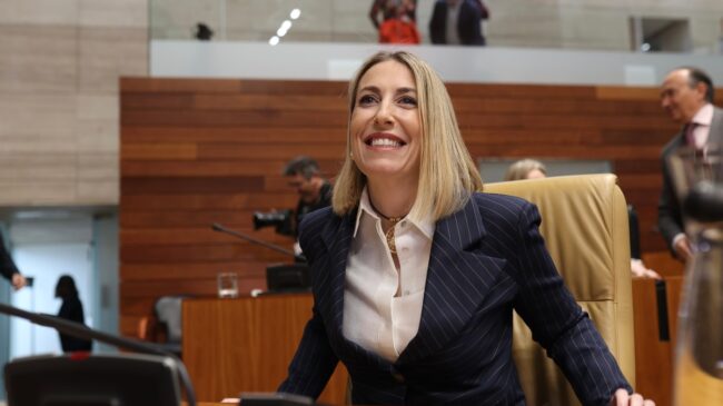 María Guardiola, investida presidenta de la Junta de Extremadura con el apoyo de Vox