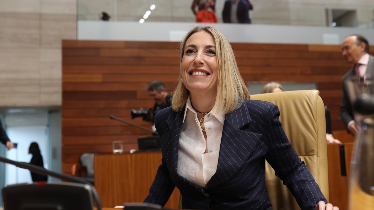 María Guardiola, investida presidenta de la Junta de Extremadura con el apoyo de Vox