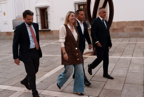 El PP cede en inmigración ante Vox en Extremadura a cambio de cuatro años de calma