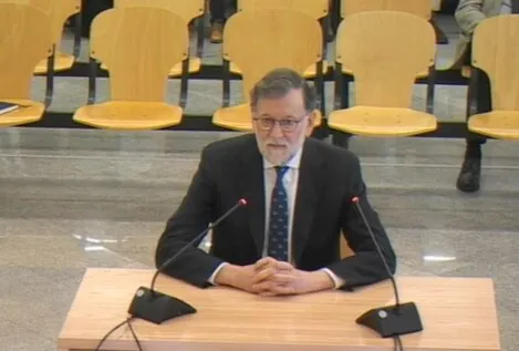 Rajoy niega que Bárcenas le entregase dinero de 'caja b' o que triturase recibís en su despacho