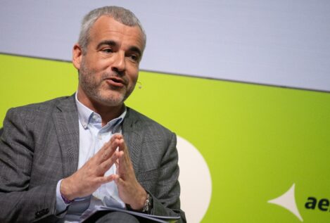 La revuelta en los aeropuertos complica la reelección de Maurici Lucena al frente de AENA