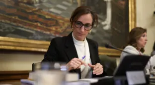 Mónica García ofrece una lista única a Emilio Delgado a cambio de frenar la guerra interna