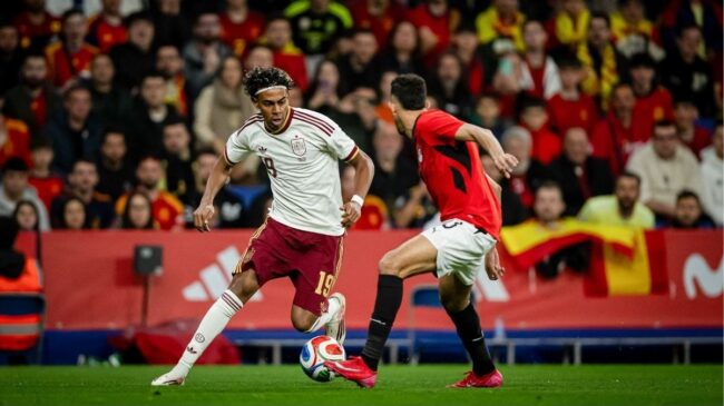 Los Mossos investigan cánticos islamófobos y xenófobos en el partido España-Egipto