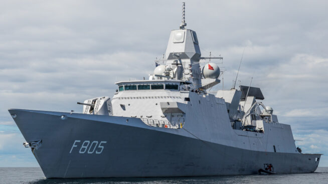 Un barco de guerra de 500 millones, delatado por una baliza de cinco euros