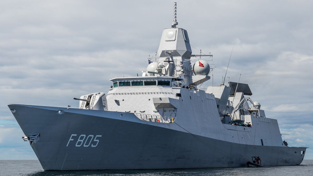 Un barco de guerra de 500 millones, delatado por una baliza de cinco euros