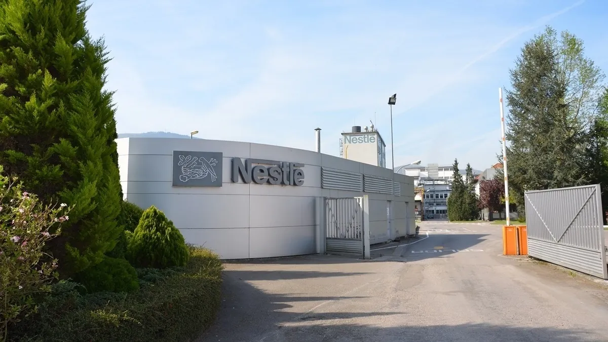 Nestlé anuncia un ERE para despedir a 301 trabajadores en España