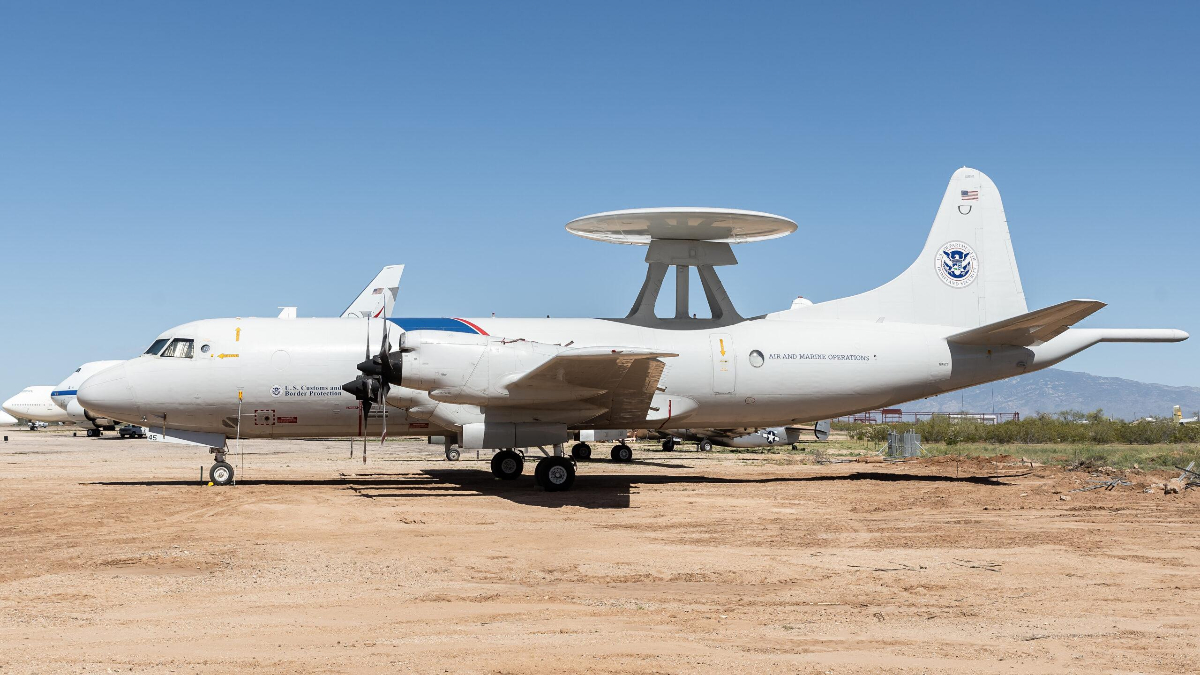 Este avión está reventando el negocio de los narcos en el Caribe solo con mirarlos