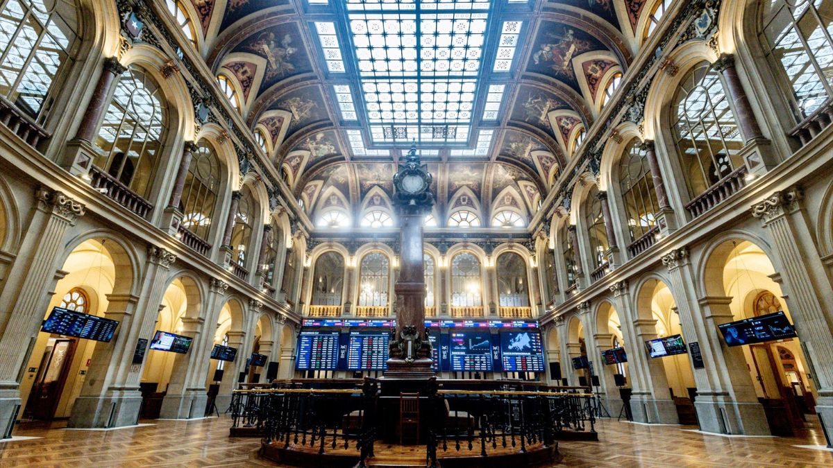 El Ibex 35 cae un 4,29% en su segunda peor semana desde el inicio de la guerra de Irán